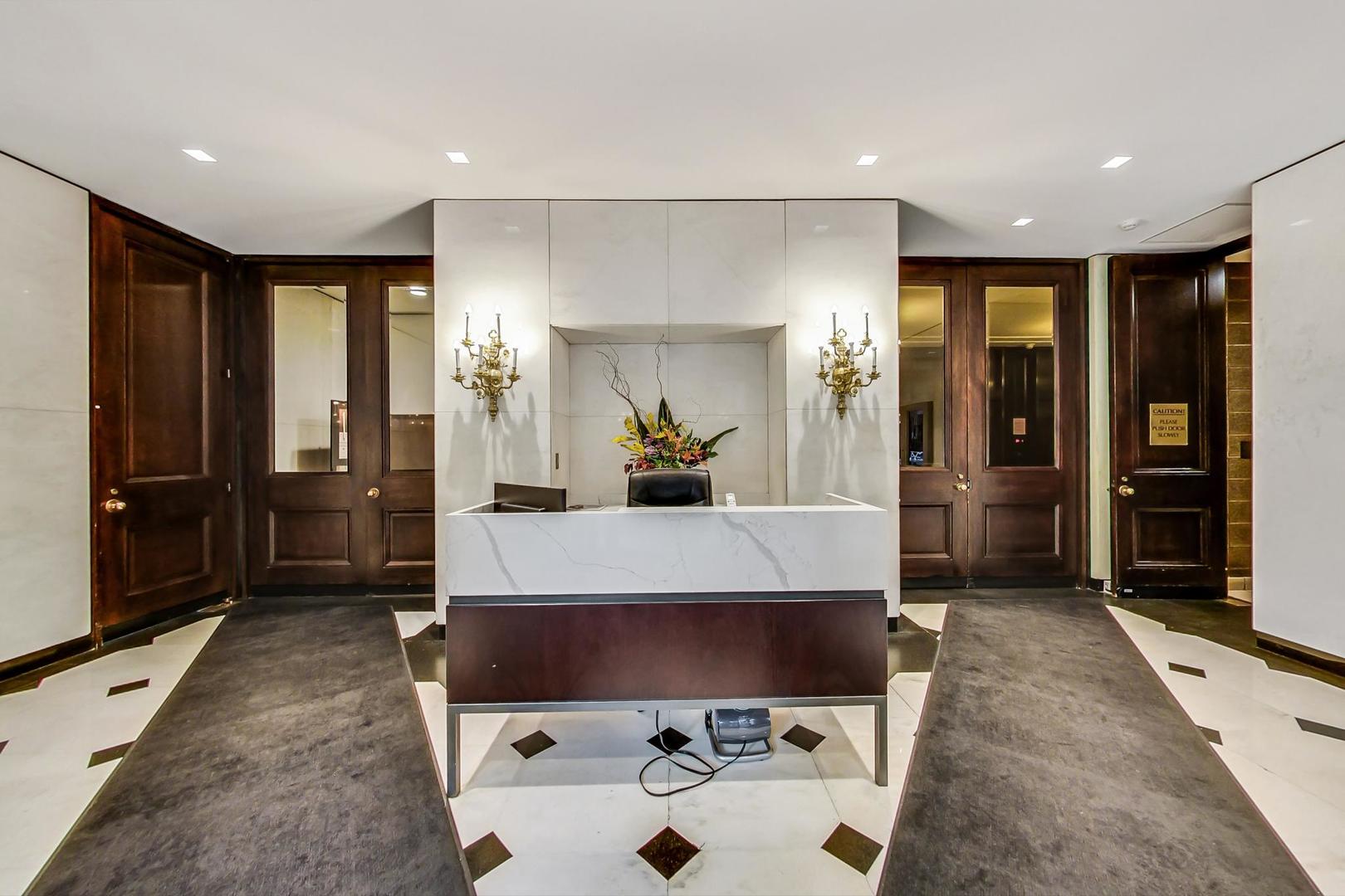 100 E Bellevue Place Unit: 18A