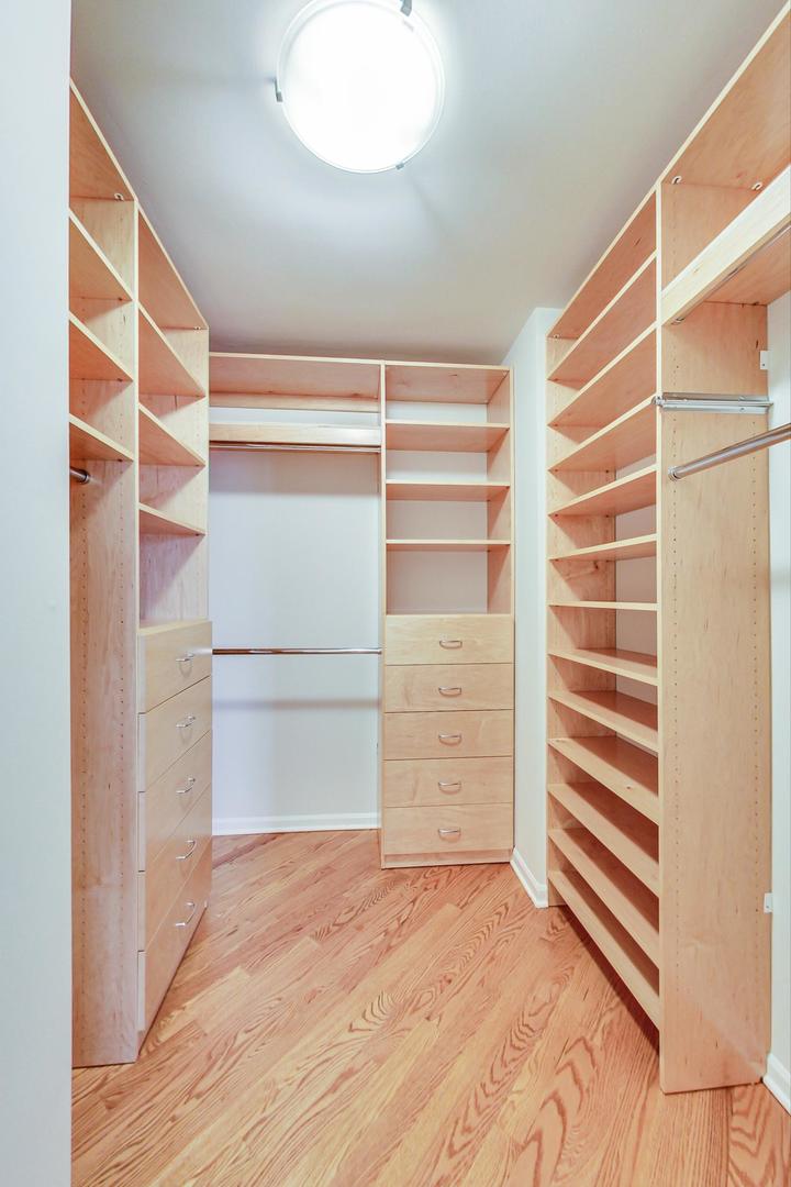 100 E Bellevue Place Unit: 18A