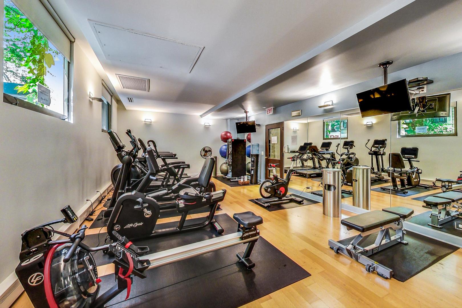 100 E Bellevue Place Unit: 18A
