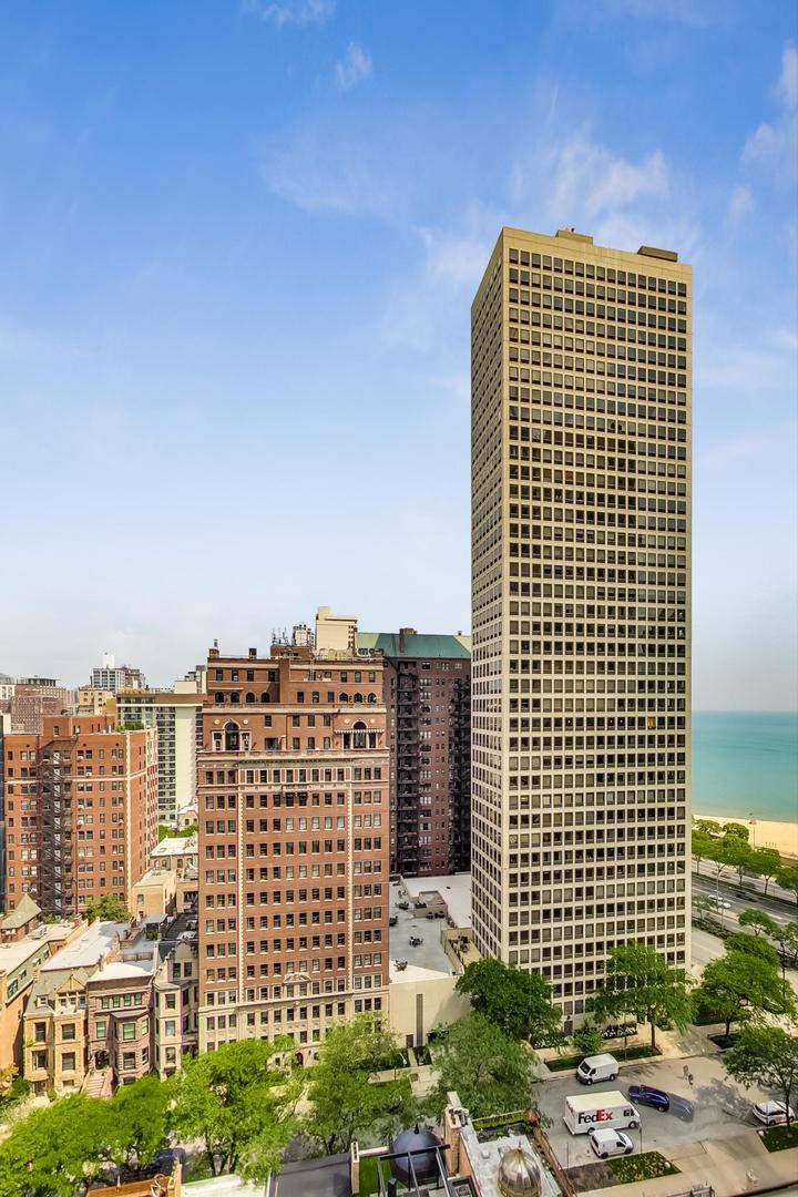 100 E Bellevue Place Unit: 18A