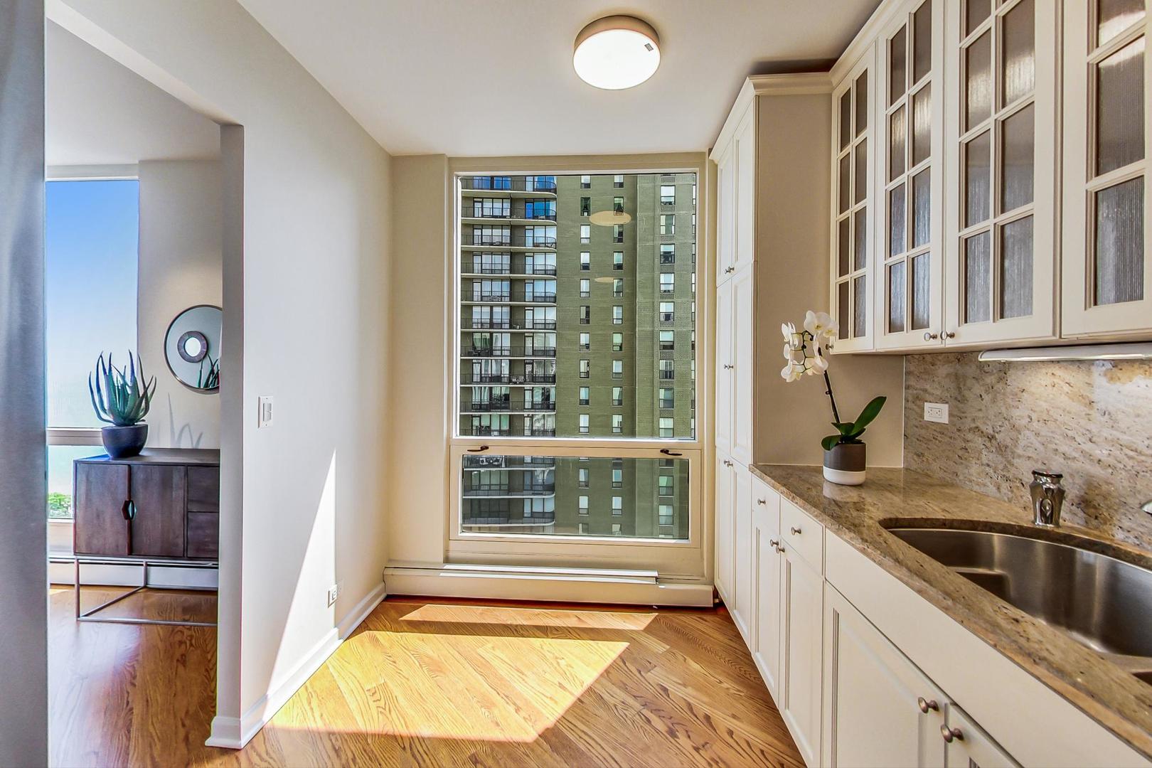 100 E Bellevue Place Unit: 18A