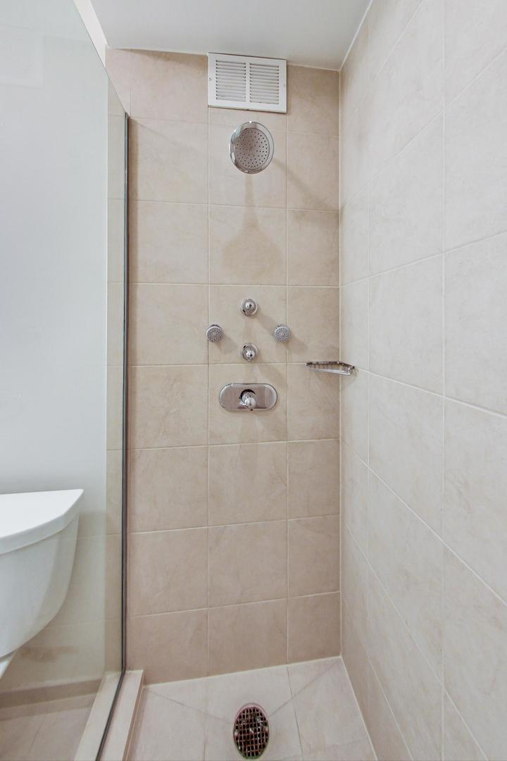 100 E Bellevue Place Unit: 18A