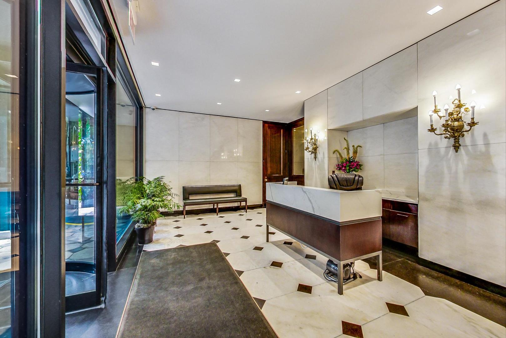 100 E Bellevue Place Unit: 18A