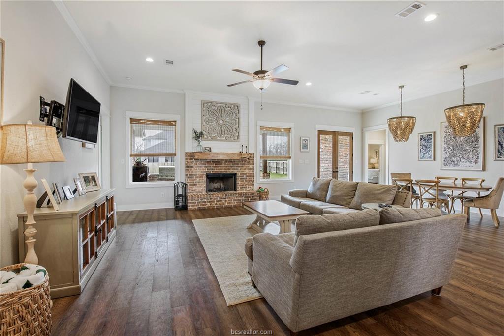 1929 Spanish Moss Drive