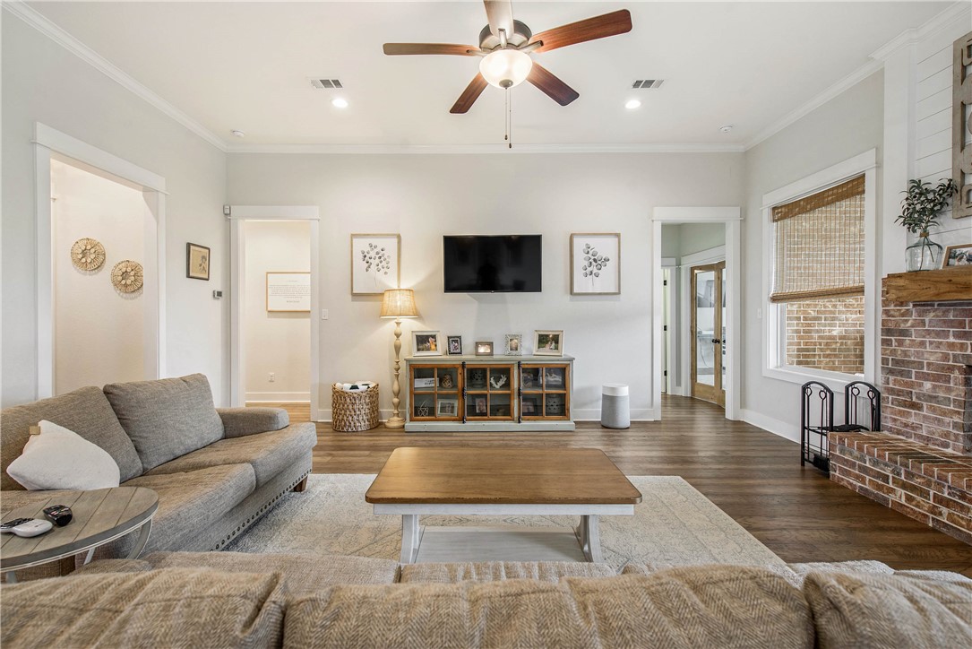 1929 Spanish Moss Drive