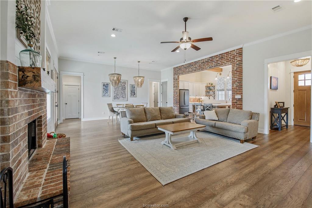 1929 Spanish Moss Drive