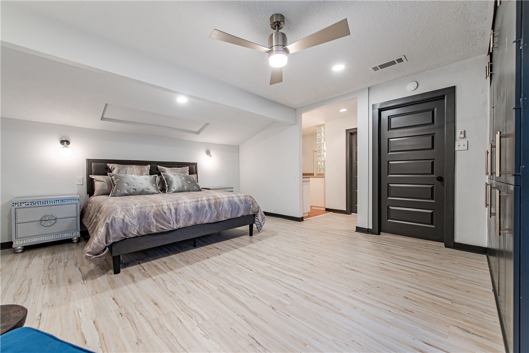 5004 Enchanted Oaks Drive