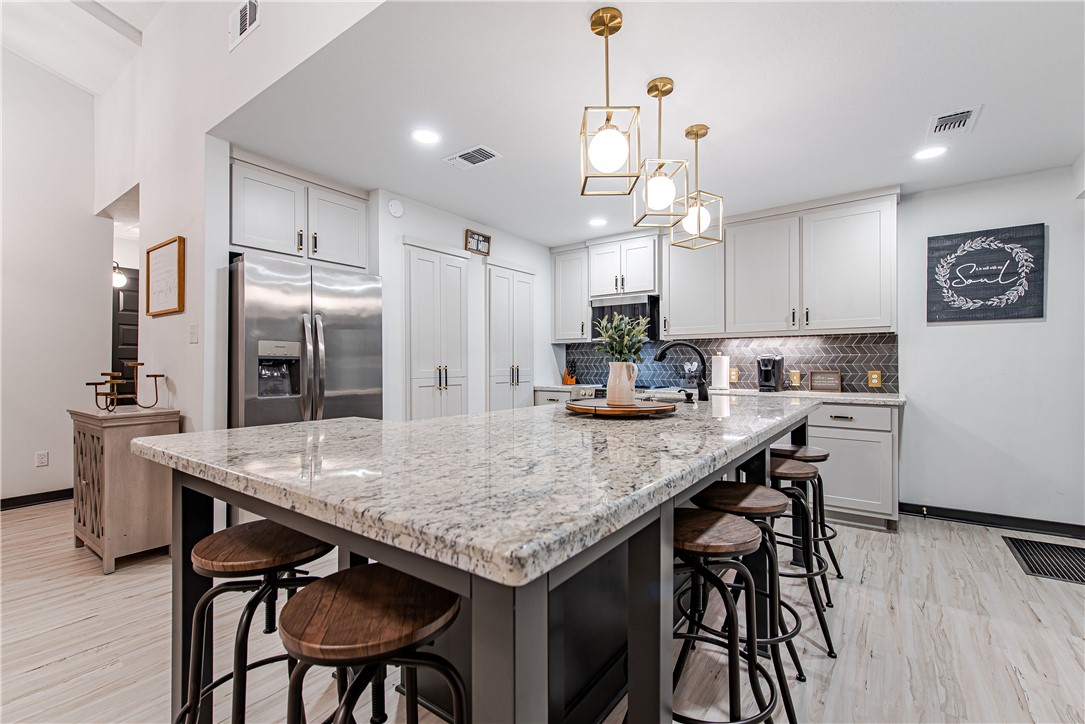 5004 Enchanted Oaks Drive