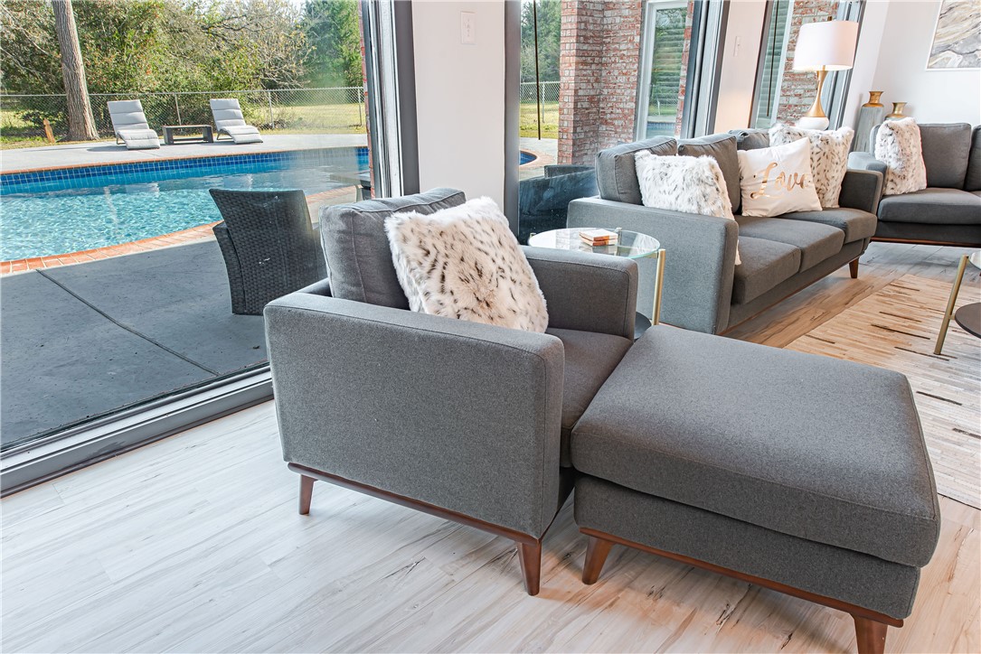 5004 Enchanted Oaks Drive