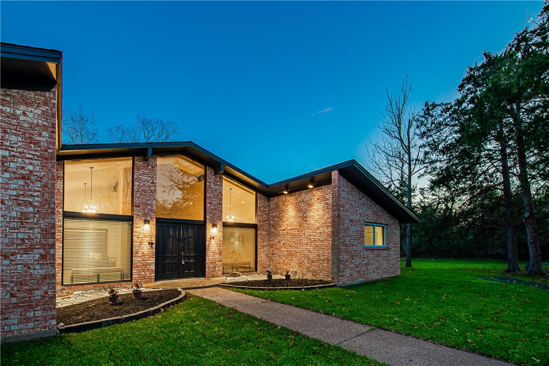 5004 Enchanted Oaks Drive