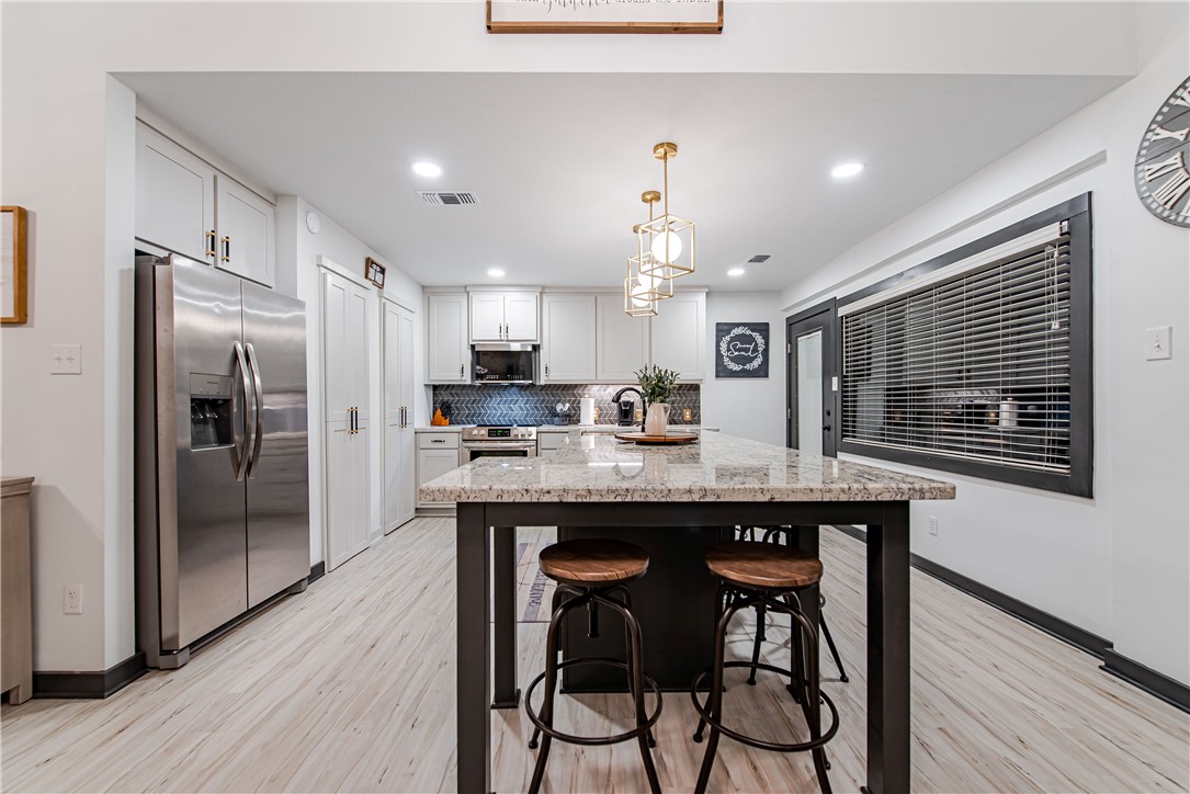 5004 Enchanted Oaks Drive