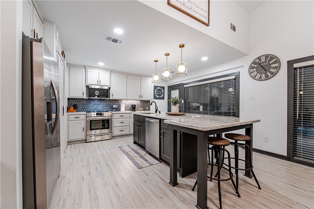 5004 Enchanted Oaks Drive