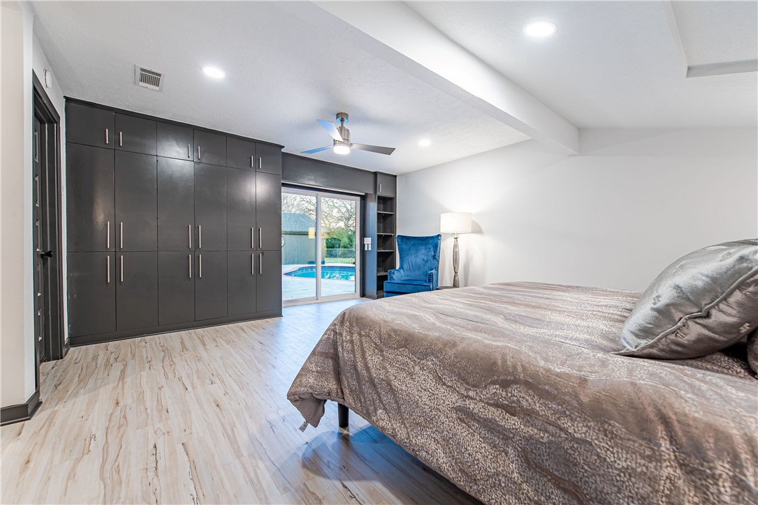 5004 Enchanted Oaks Drive