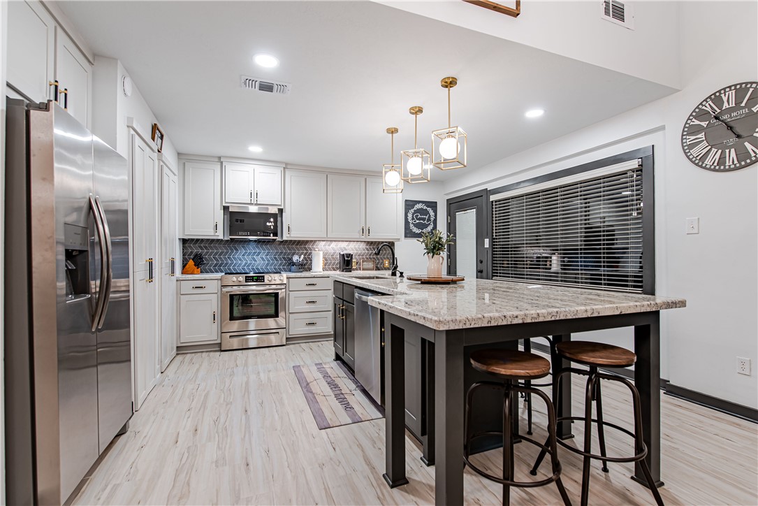 5004 Enchanted Oaks Drive