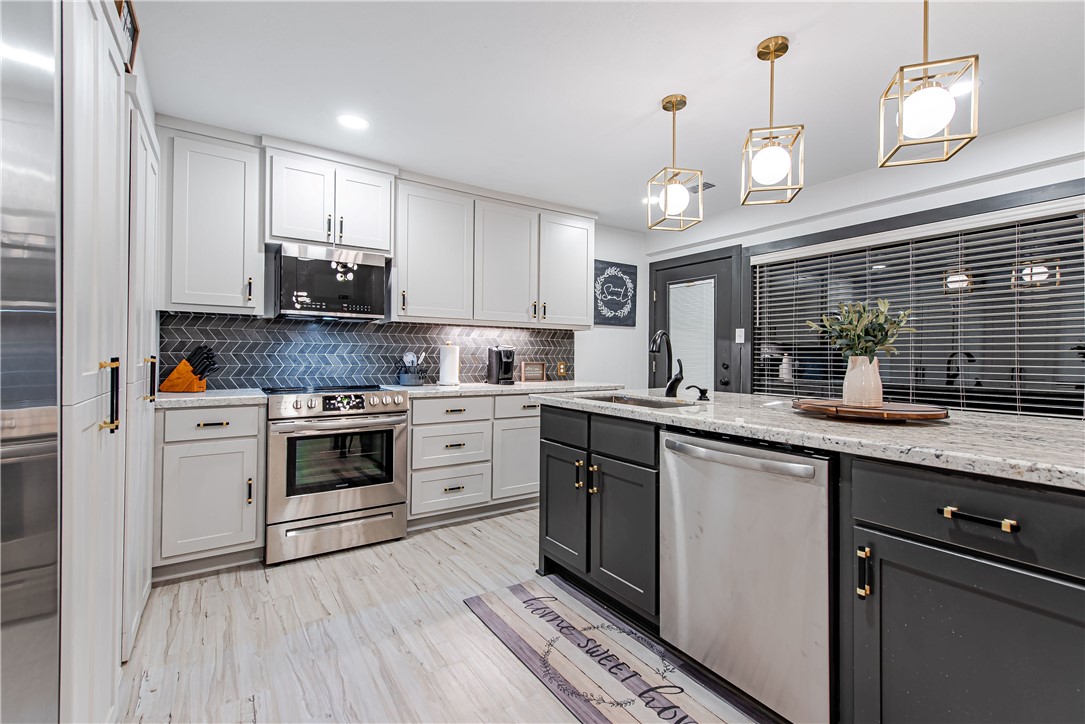 5004 Enchanted Oaks Drive