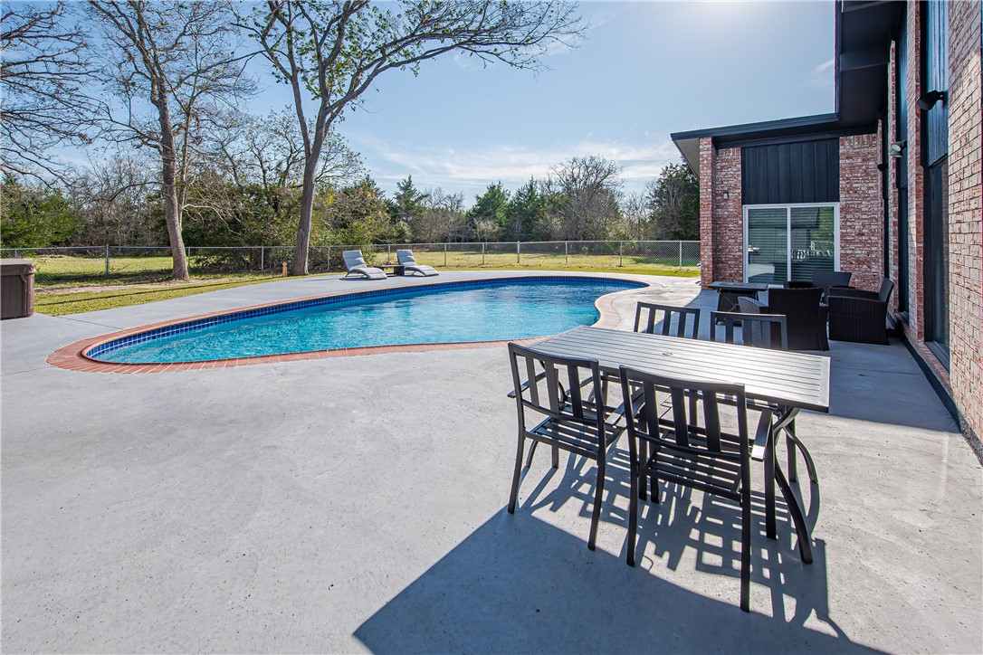 5004 Enchanted Oaks Drive