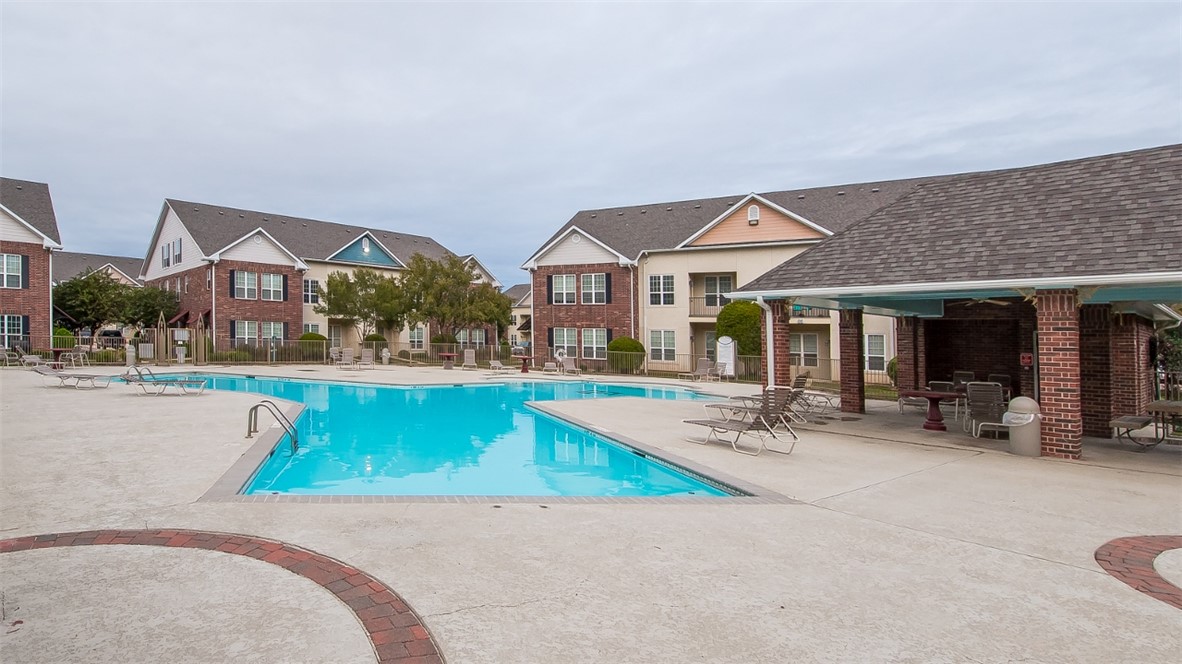 801 Luther Street W 805