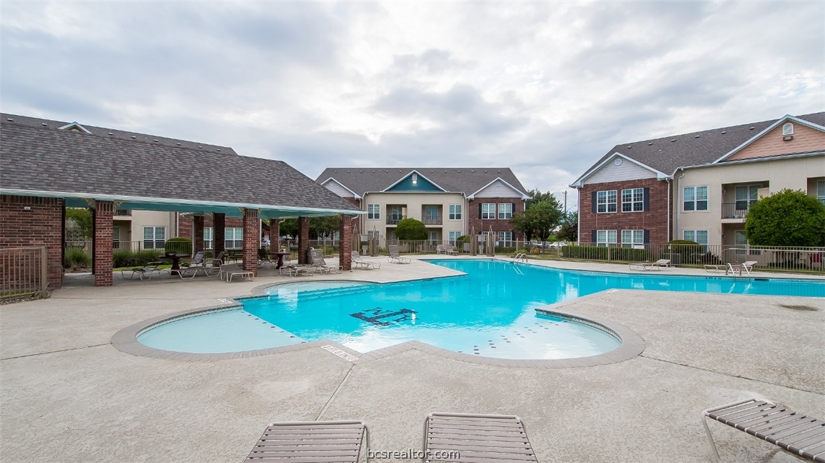 801 Luther Street W 805