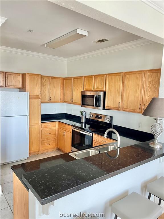 801 Luther Street W 805