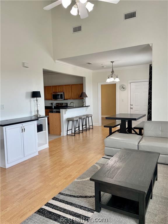 801 Luther Street W 805