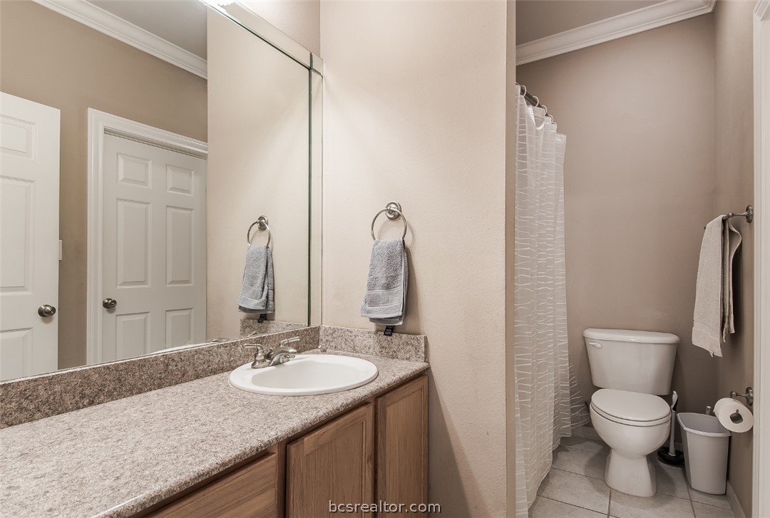 801 Luther Street W 805