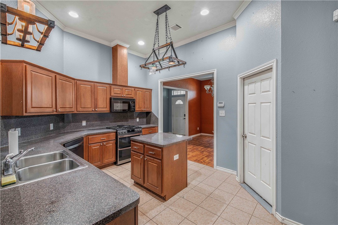 1500 Hunter Creek Drive