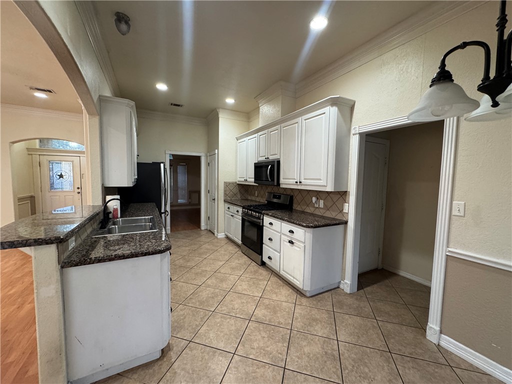 2703 Colony Glen Drive