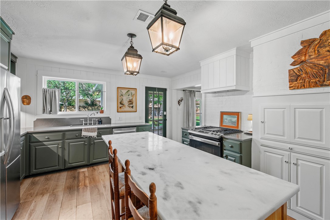 3711 Sunnybrook Lane