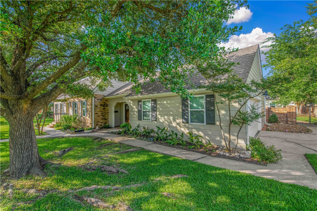 3711 Sunnybrook Lane