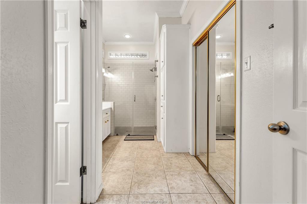 4601 Valley Brook Circle
