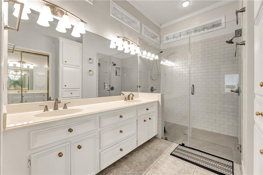 4601 Valley Brook Circle