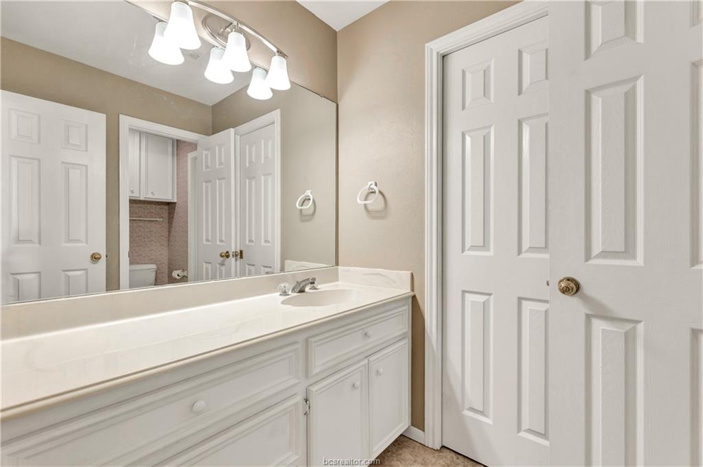 4601 Valley Brook Circle