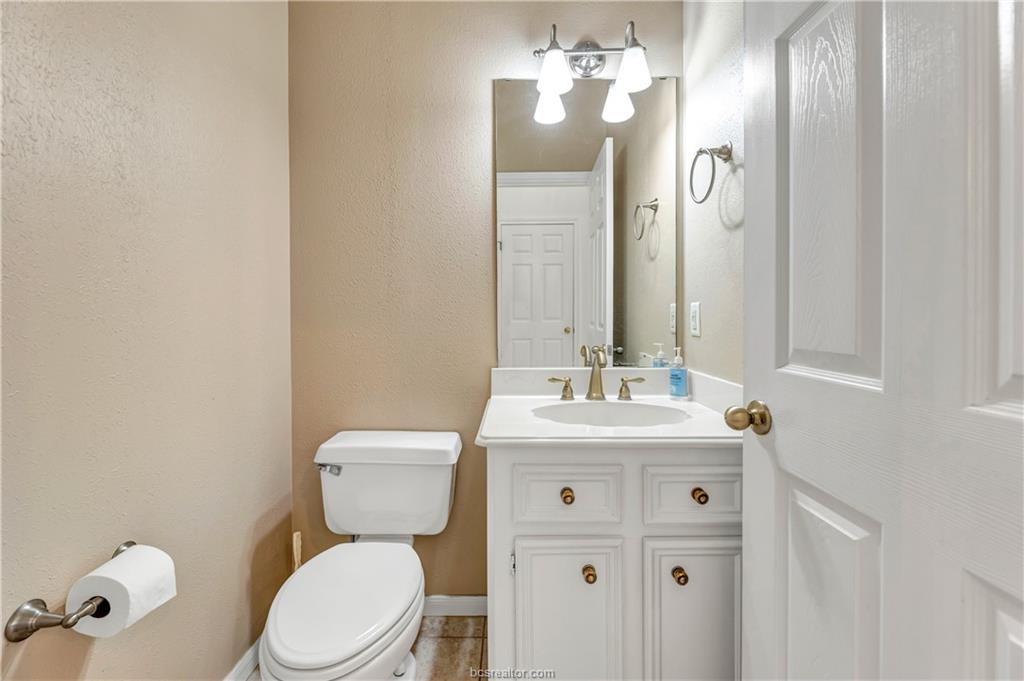 4601 Valley Brook Circle