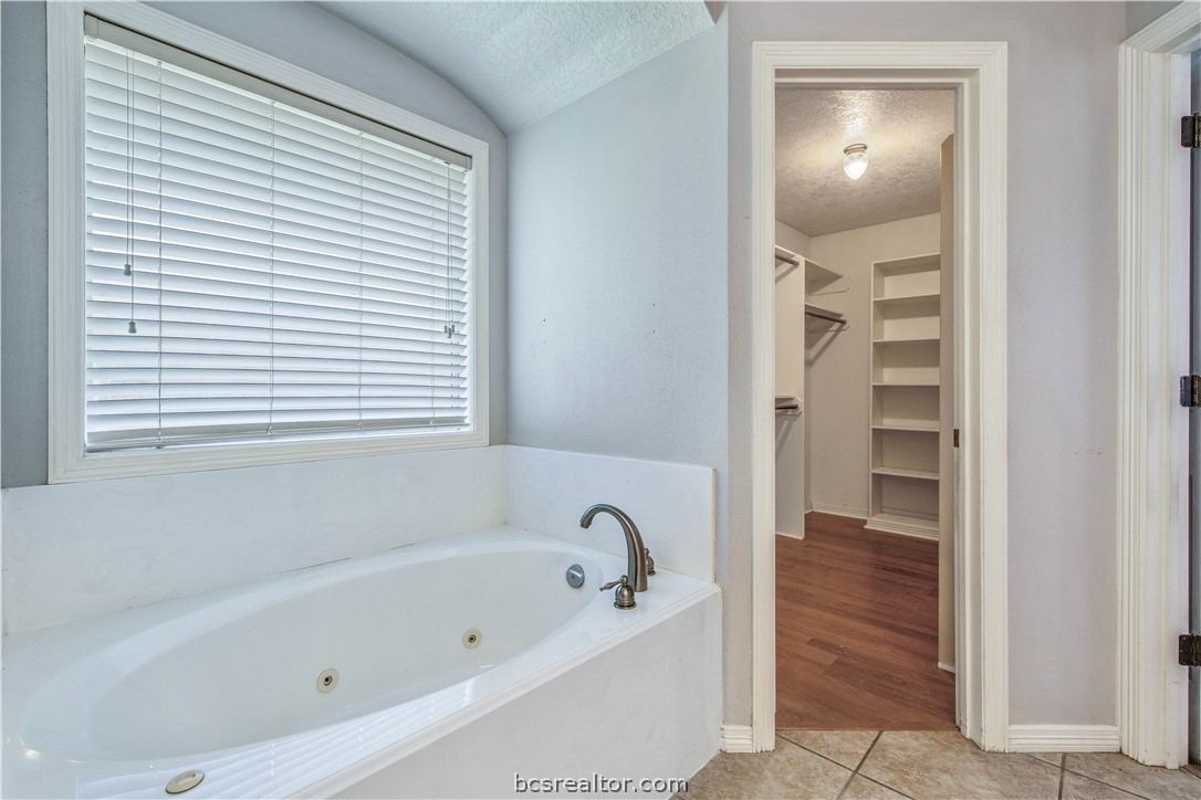 2703 Colony Glen Drive