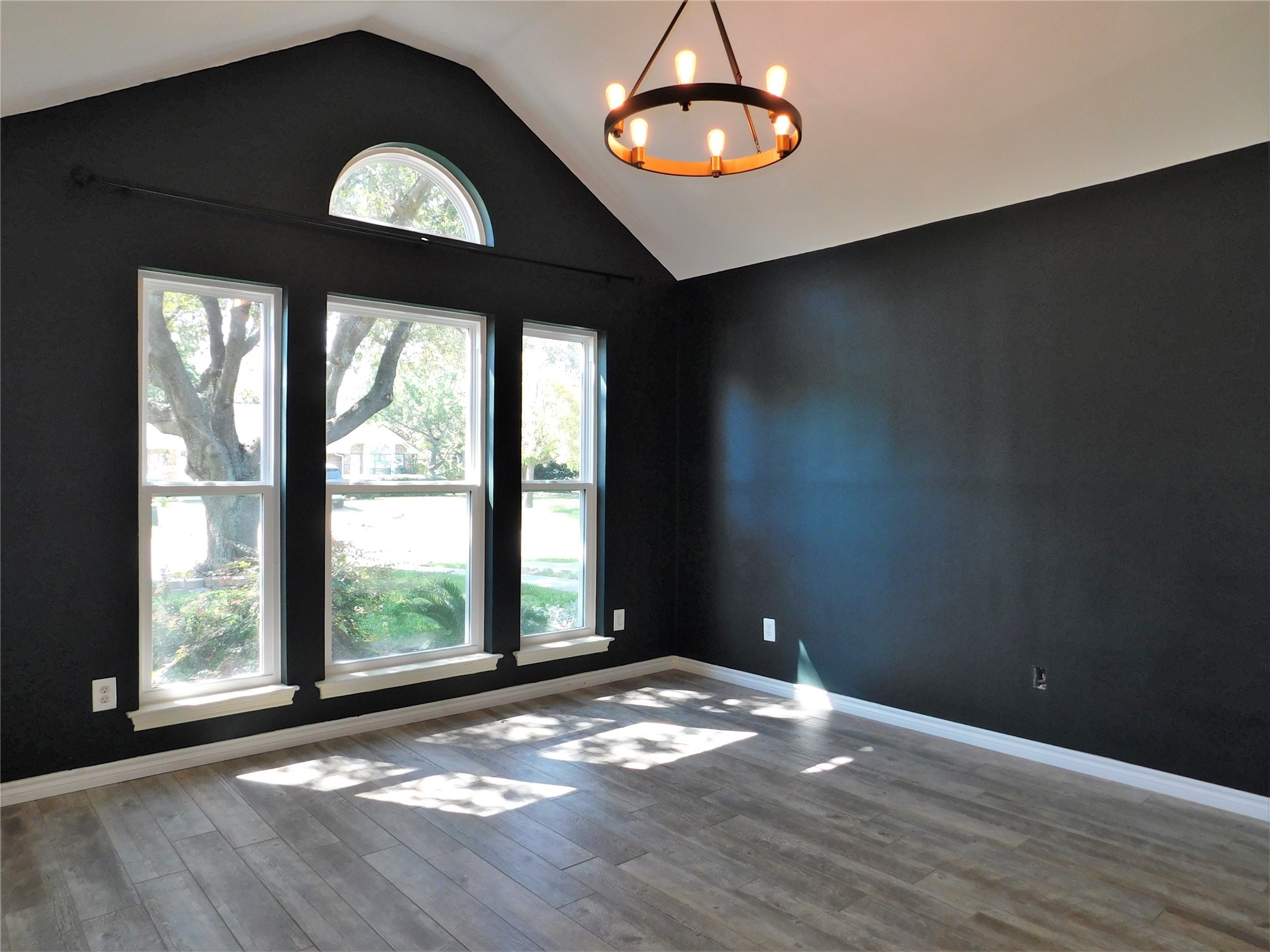 2001 Oak Tree Drive