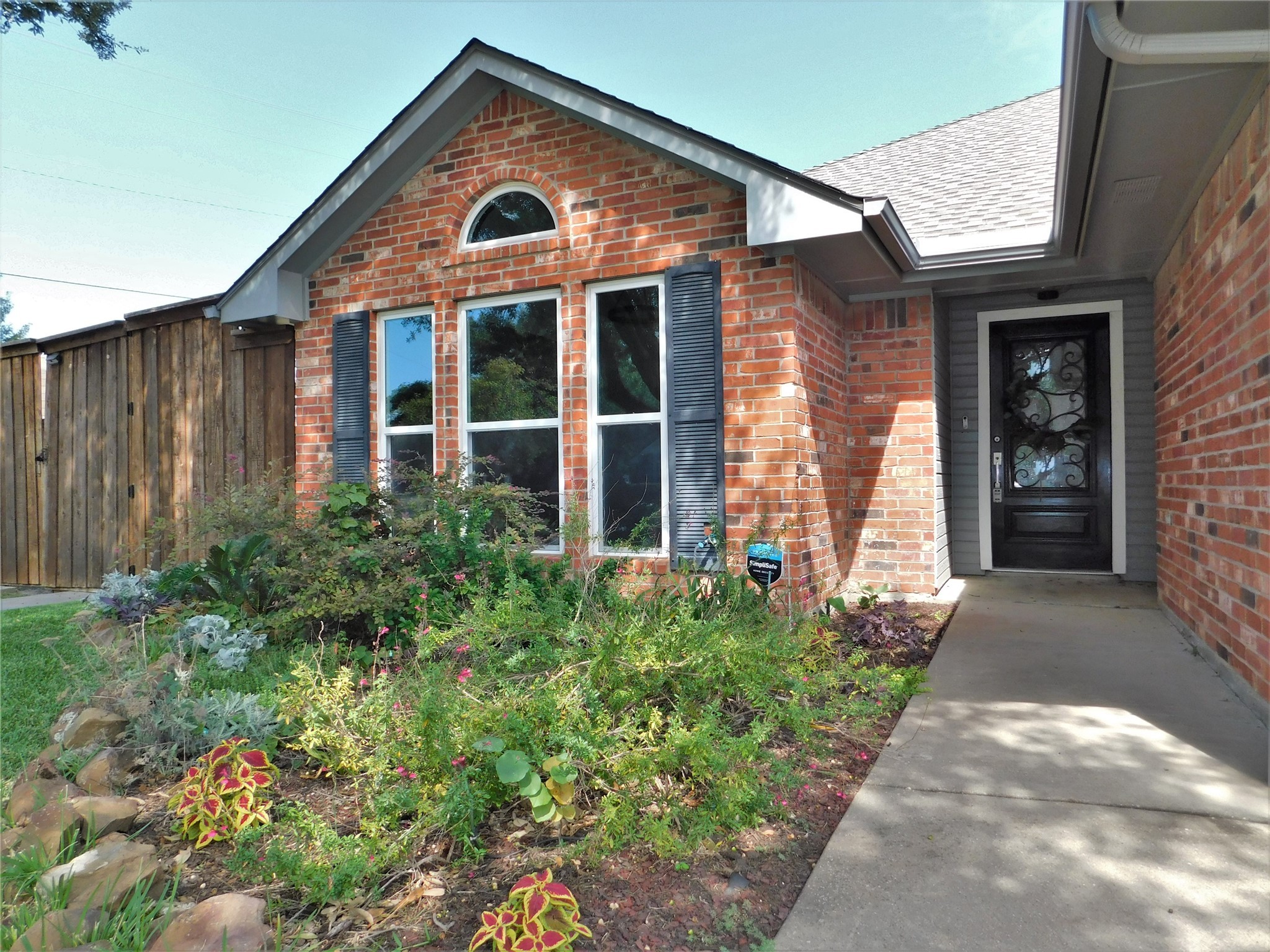 2001 Oak Tree Drive