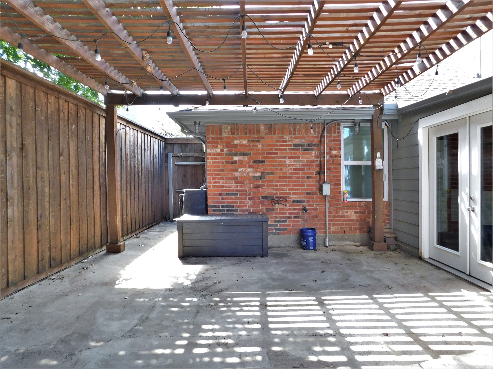 2001 Oak Tree Drive