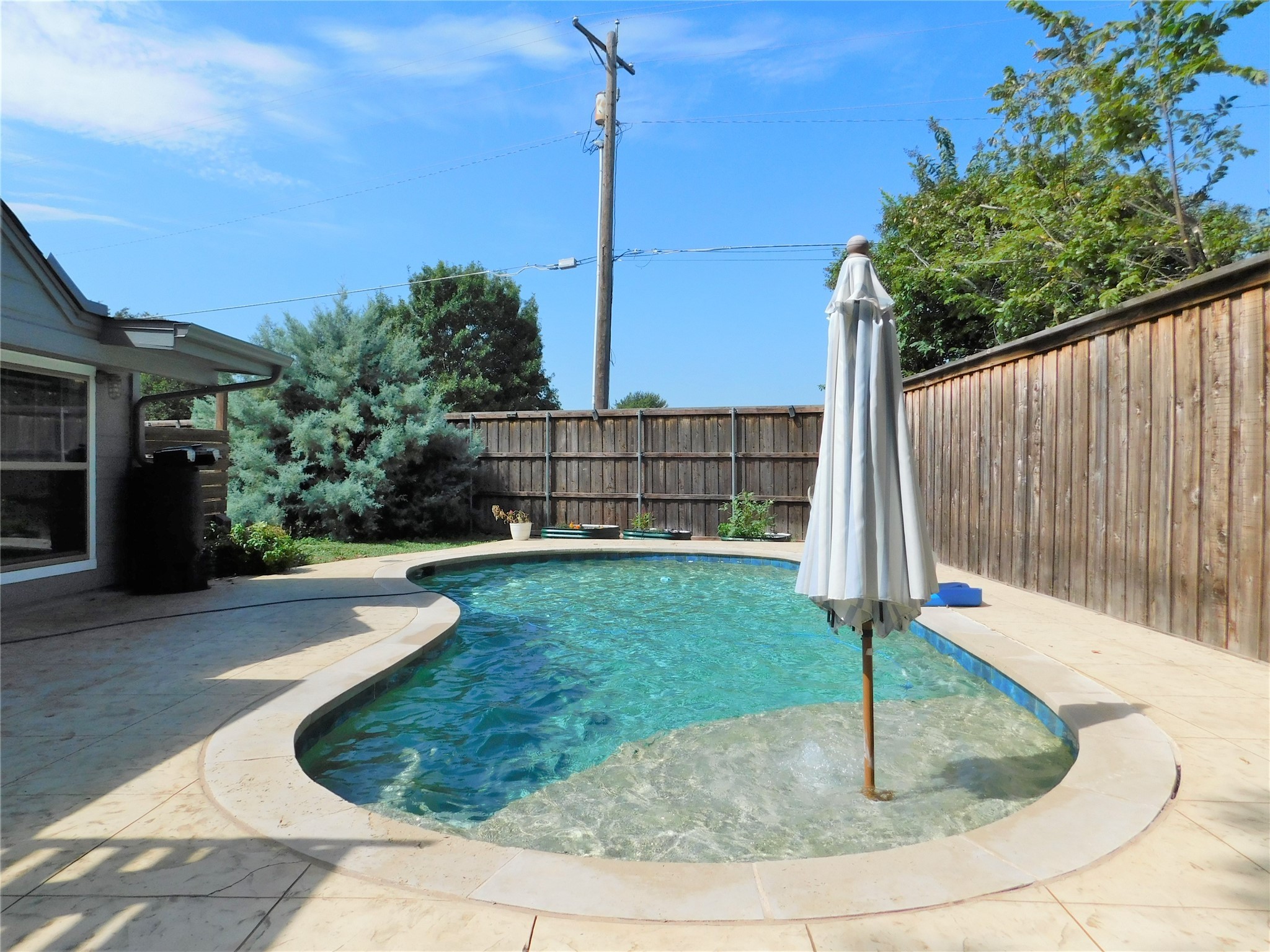 2001 Oak Tree Drive