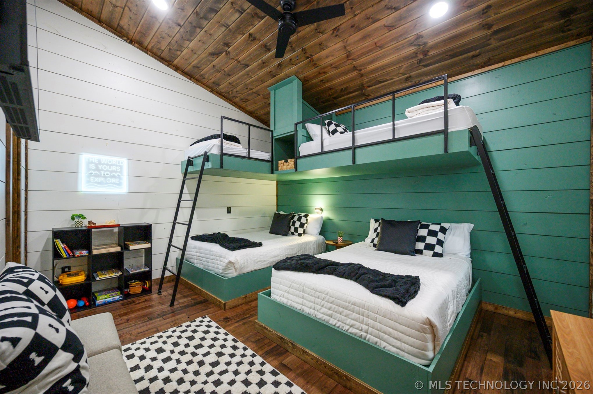 2057 Pine Hills