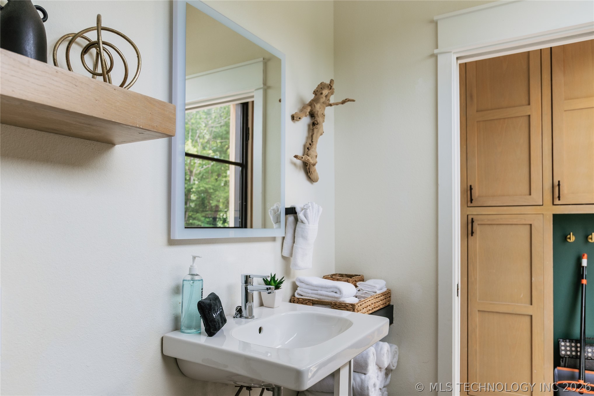 207 Lookout Pines