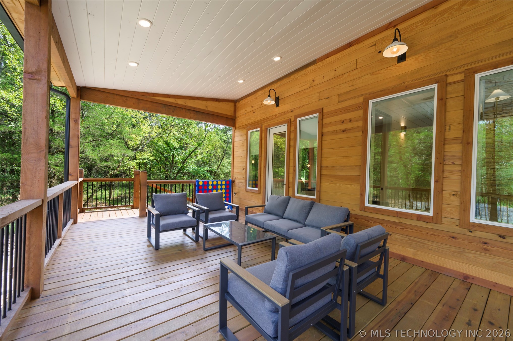 942 Hickory Post