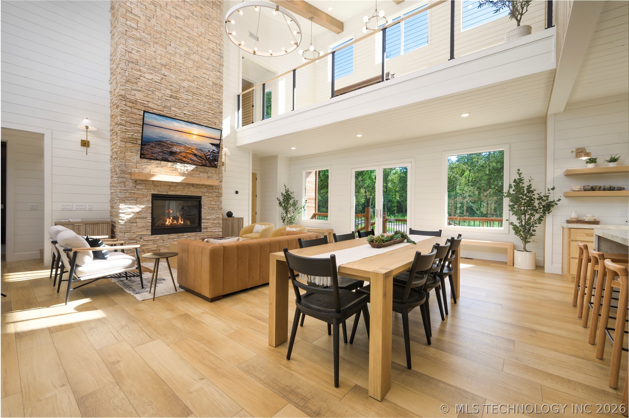 942 Hickory Post