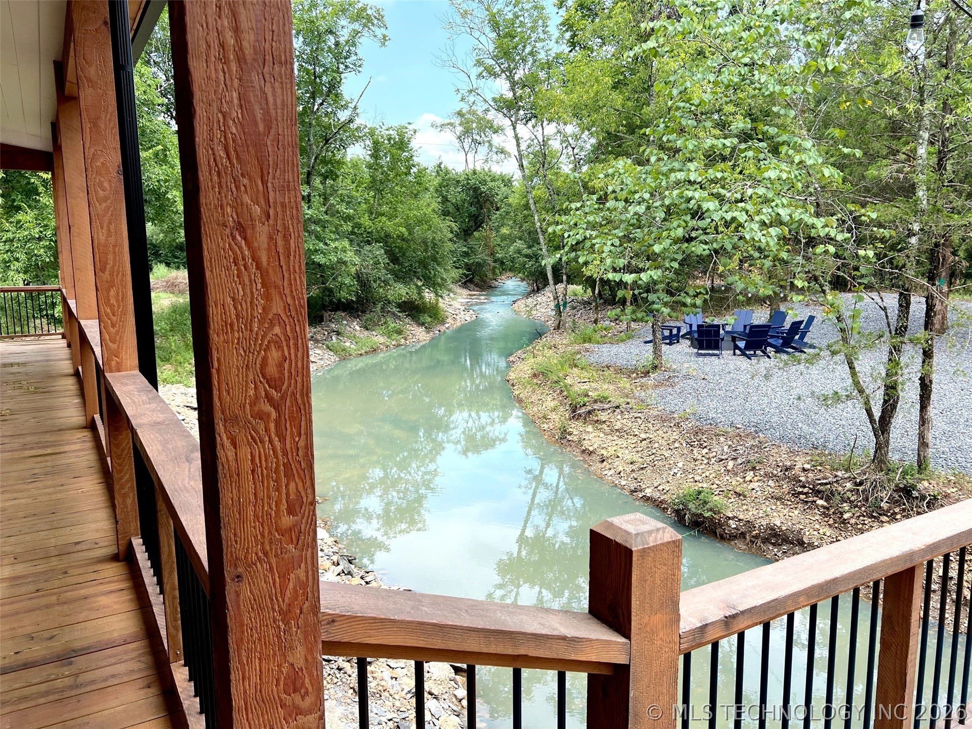 942 Hickory Post