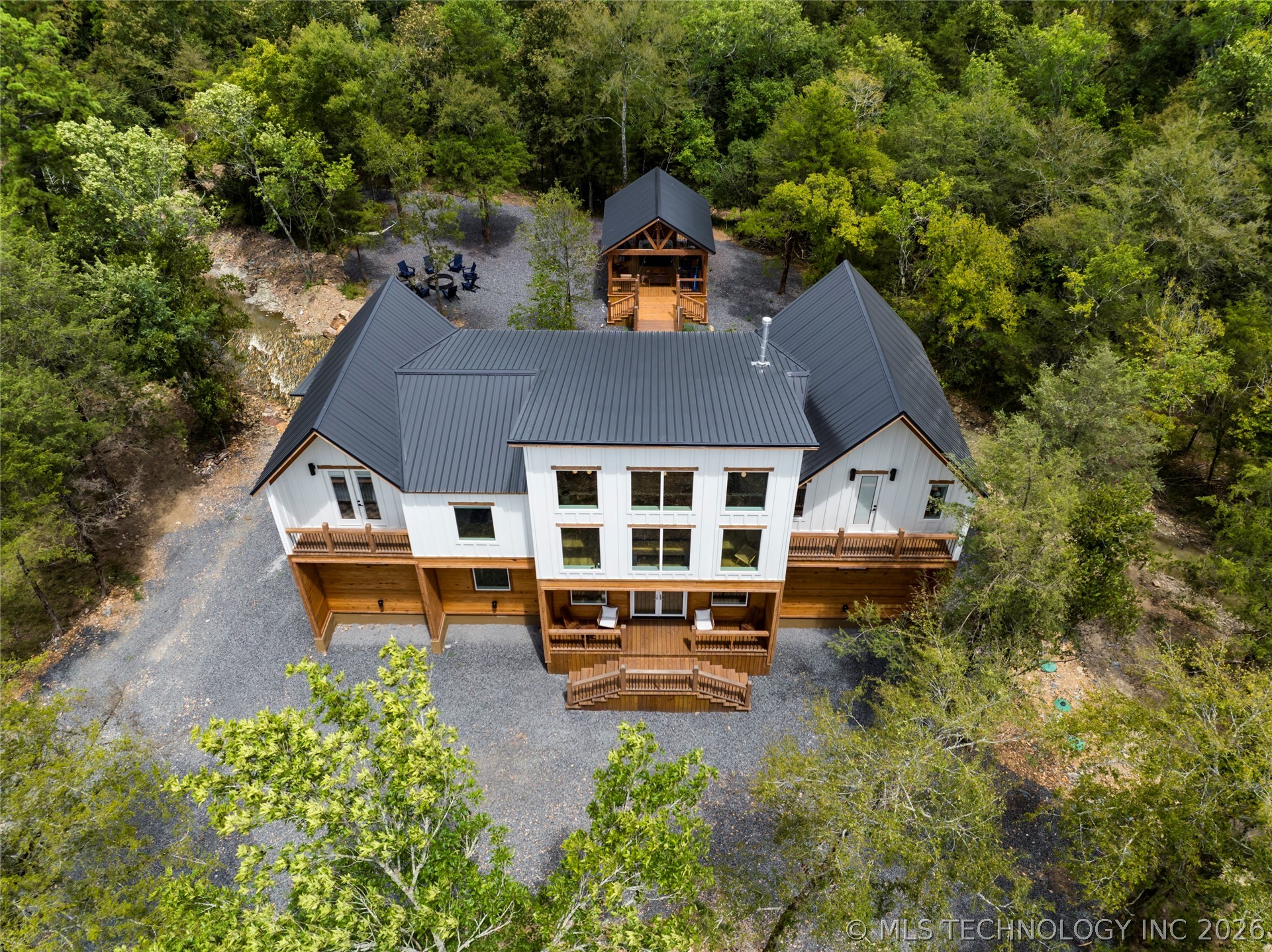 942 Hickory Post