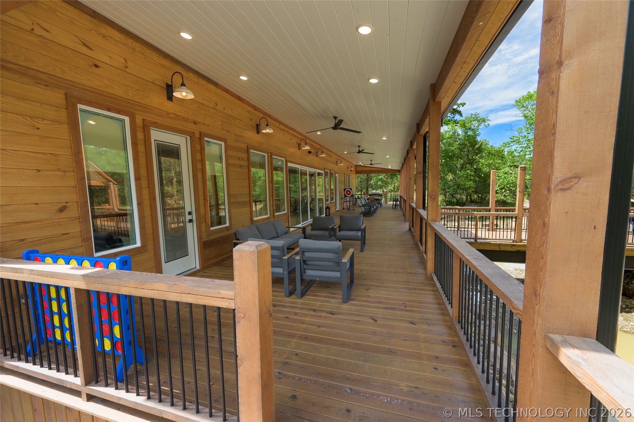 942 Hickory Post