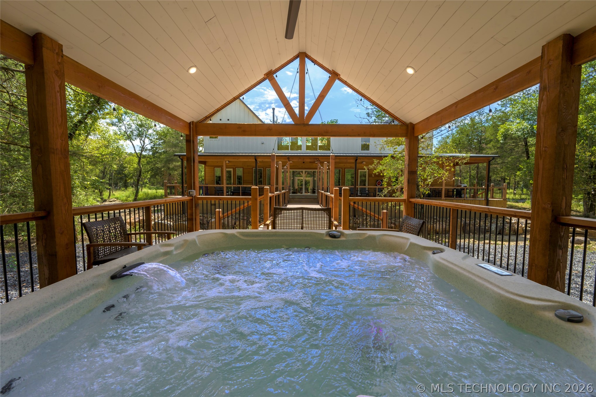 942 Hickory Post