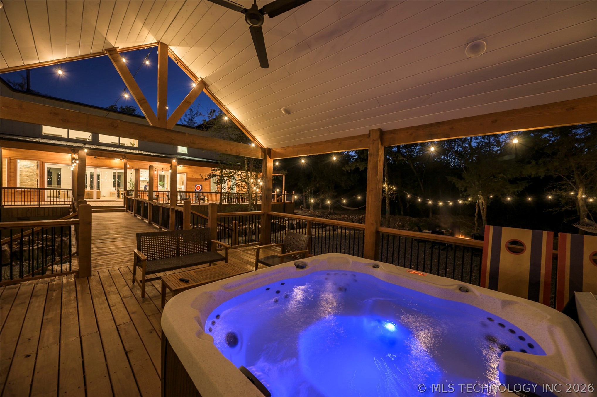 942 Hickory Post