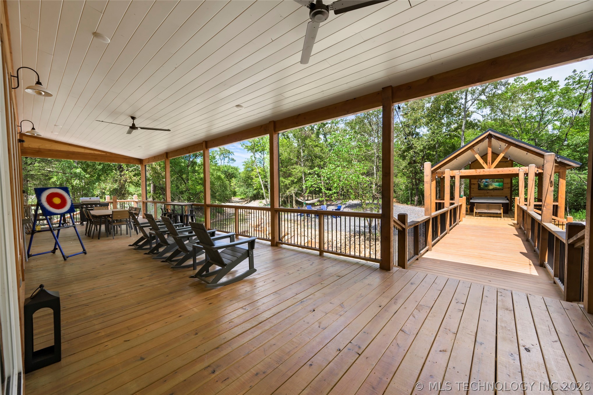 942 Hickory Post