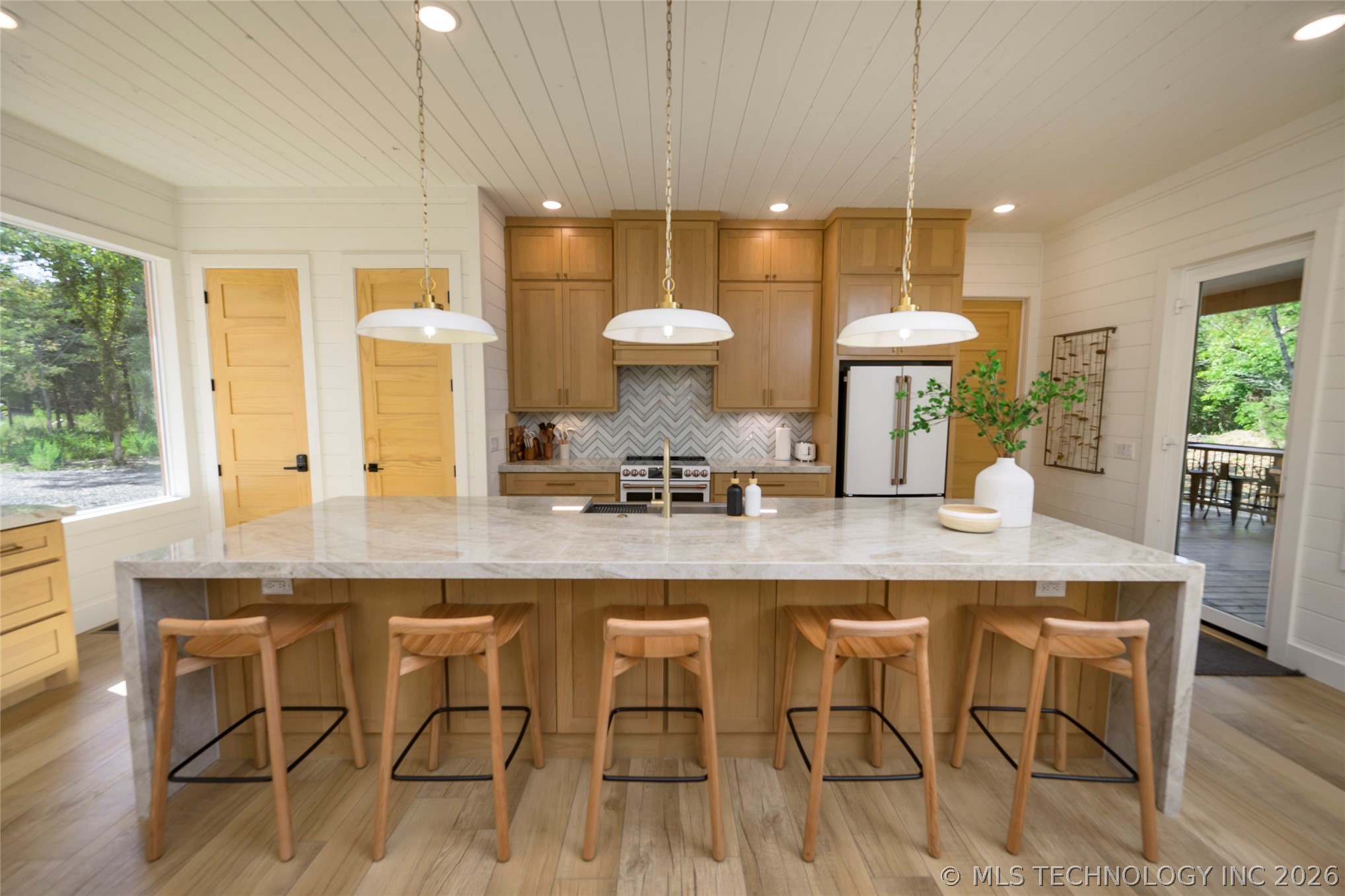 942 Hickory Post