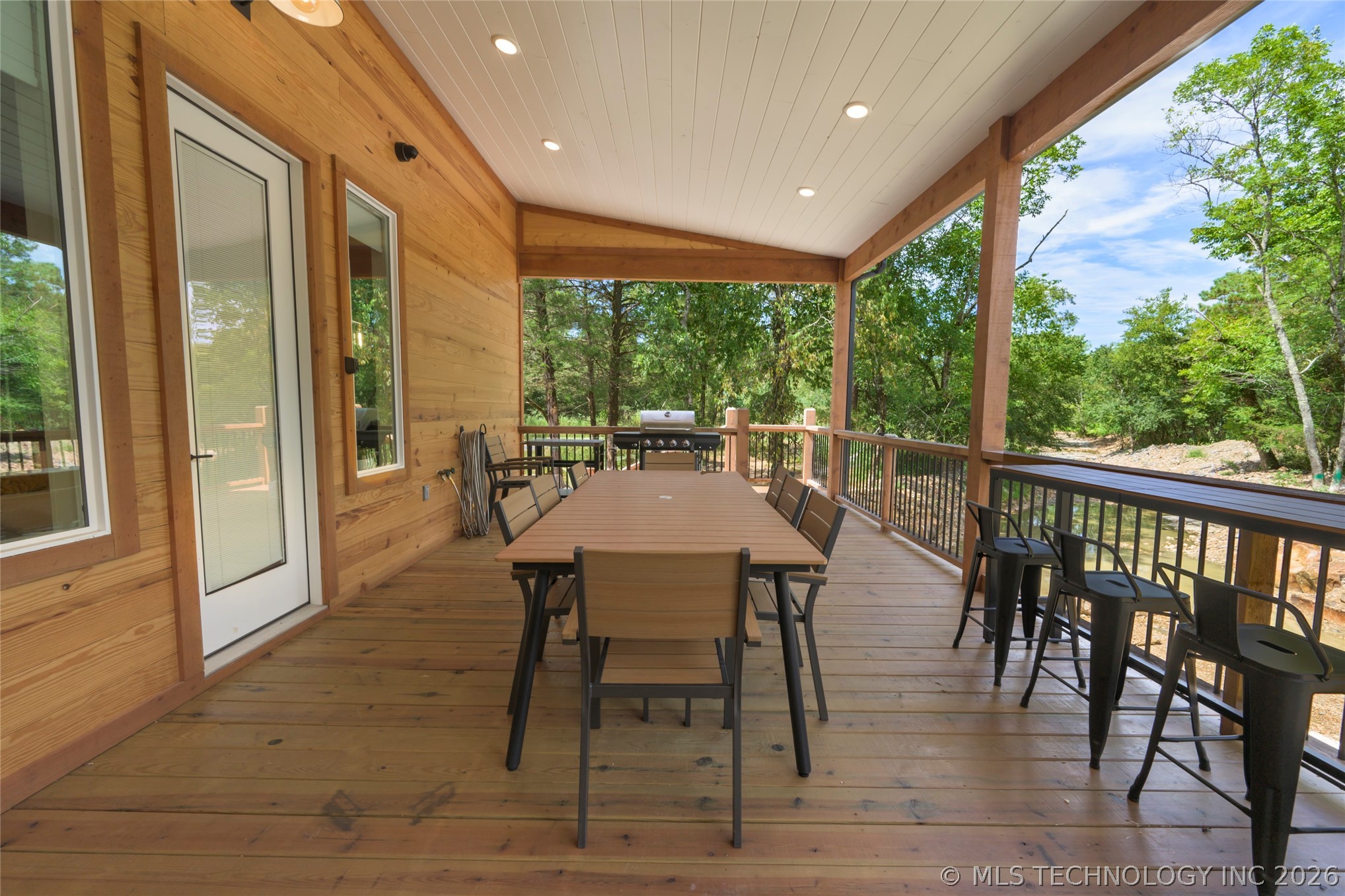 942 Hickory Post